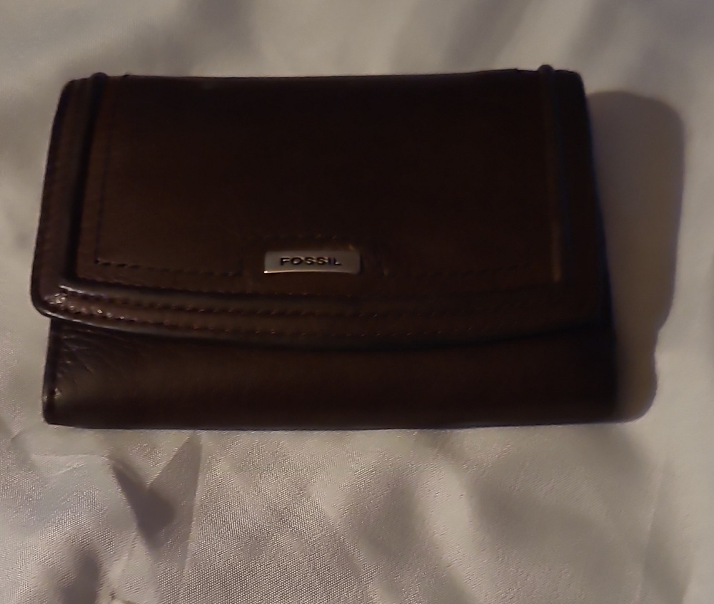 Fossil Men’s Brown Trifold Wallet Solid Logo Accent Credit Card Folding